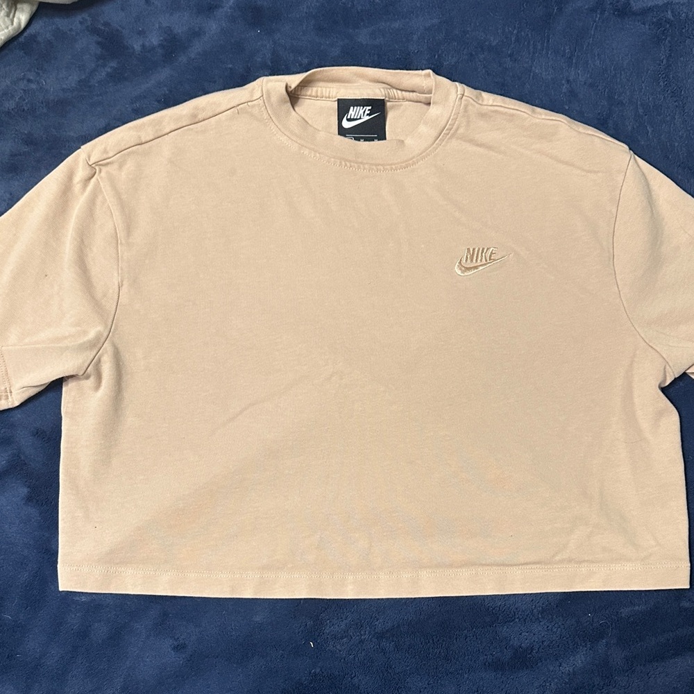 Nike Cropped Tee in Light Taupe